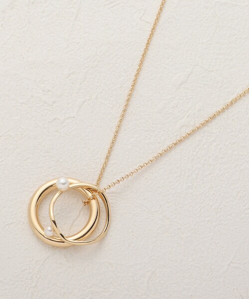 OPAQUE.CLIP(オペークドットクリップ)の「◆フェイクパール付リングネックレス(ネックレス・レディース・ゴールド系・00)」の1枚目の写真
