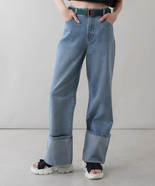 SPINNS(スピンズ)の「ロールアップ デニムストレートパンツ(デニムパンツ・レディース・インディゴブルー/ブルー・ONESIZE)」の1枚目の写真
