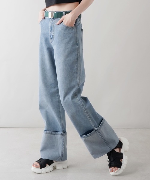 SPINNS(スピンズ)の「ロールアップ デニムストレートパンツ(デニムパンツ・レディース・インディゴブルー/ブルー・ONESIZE)」の4枚目の写真