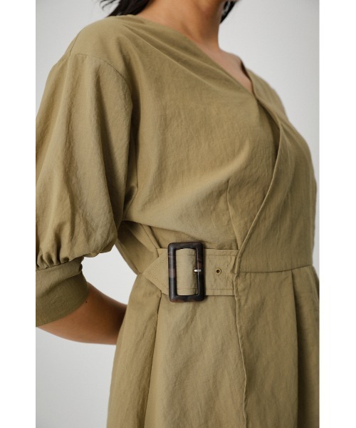 AZUL by moussy（アズールバイマウジー）の「SIDE BELT CACHE-COEUR BLOUSE/サイドベルトカシュクールブラウス（シャツ/ブラウス・レディース・ブラック/オフホワイト/ライトブラウン/ライトカーキ・SMALL/MEDIUM）」の9枚目の写真