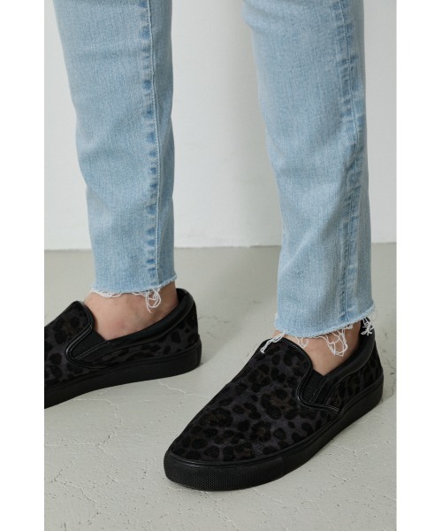 AZUL by moussy（アズールバイマウジー）の「CUT OFF CRASH SKINNY/カットオフクラッシュスキニー（デニムパンツ・メンズ・ライトブルー/ブラック/ブルー・MEDIUM/X-LARGE/SMALL/X-SMALL/LARGE）」の21枚目の写真