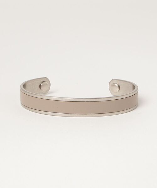 hobo（ホーボー）の「【hobo/ホーボー】 BRASS BRACELET SHRINK LEATHER S（ブレスレット・メンズ・ブラック/グレイッシュベージュ・FREE）」の5枚目の写真