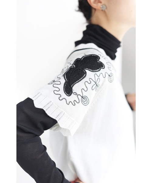 レース浮かぶ袖と波うつネックラインのニットカットソートップス（Tシャツ/カットソー）｜CAWAII（カワイイ）