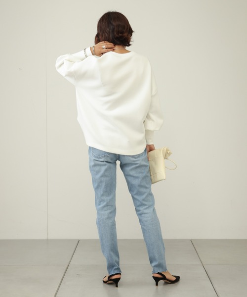 OUVRAGE CLASSE（ウヴラージュクラス）の「袖ボリュームプルオーバー（Tシャツ/カットソー・レディース・オフホワイト/チャコールグレー/ダークグレー・FREE）」の6枚目の写真