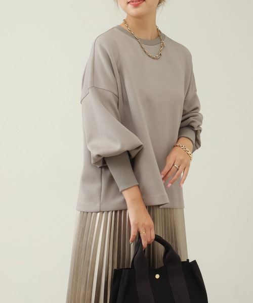 OUVRAGE CLASSE（ウヴラージュクラス）の「袖ボリュームプルオーバー（Tシャツ/カットソー・レディース・オフホワイト/チャコールグレー/ダークグレー・FREE）」の8枚目の写真