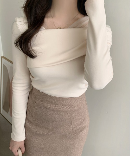 by muni:r（バイ ムニール）の「フェミニンシルエットオフショルダーニット（Tシャツ/カットソー・レディース・ブラック/アイボリー・FREE）」の22枚目の写真