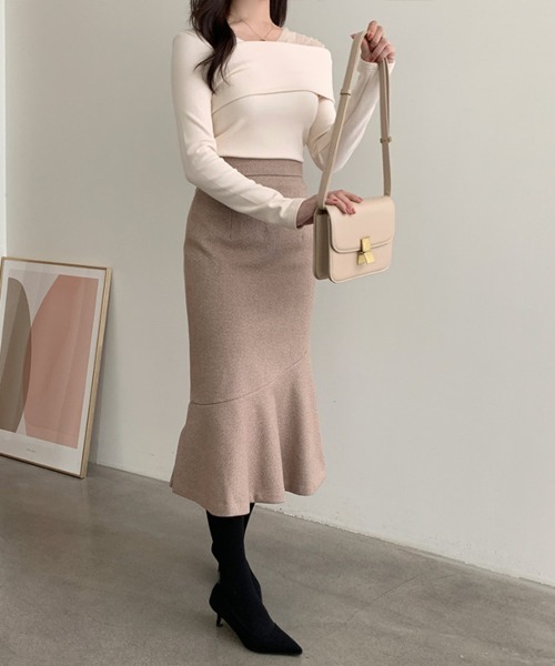 by muni:r（バイ ムニール）の「フェミニンシルエットオフショルダーニット（Tシャツ/カットソー・レディース・ブラック/アイボリー・FREE）」の19枚目の写真