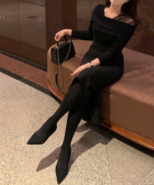 by muni:r（バイ ムニール）の「フェミニンシルエットオフショルダーニット（Tシャツ/カットソー・レディース・ブラック/アイボリー・FREE）」の10枚目の写真