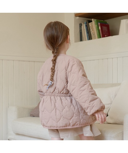 Lycee mine（リセマイン）の「きれいシルエットキルティングブルゾン（ブルゾン・キッズ・ベージュ/ピンク/ライトベージュ/ライトカーキ・100cm/110cm/120cm/130cm/140cm/150cm）」の5枚目の写真