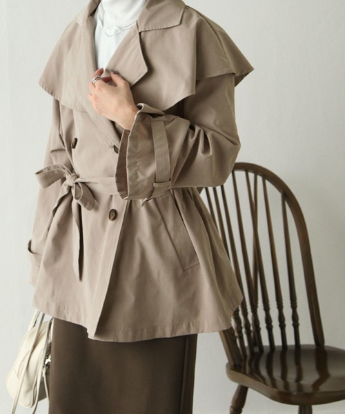 Chillfar（チルファー）の「キャンディ袖ケープヨークコート（トレンチコート・レディース・サンドベージュ/ベージュ/マスタード/グレイッシュベージュ/カーキ/グレー・MEDIUM/LARGE）」の13枚目の写真