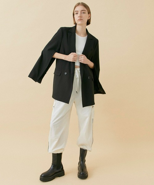 CITY TOKYO（シティトウキョウ）の「スリットスリーブテーラードジャケット（テーラードジャケット・レディース・その他2/ブルー/ベージュ/ブラック・1/2）」の7枚目の写真