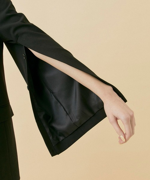 CITY TOKYO（シティトウキョウ）の「スリットスリーブテーラードジャケット（テーラードジャケット・レディース・その他2/ブルー/ベージュ/ブラック・1/2）」の13枚目の写真