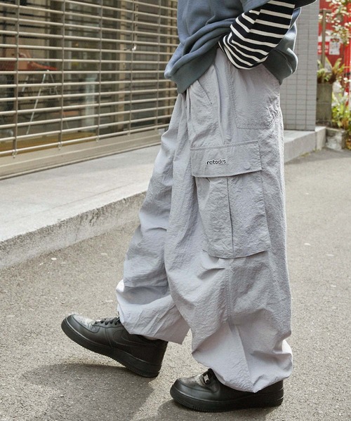 MONO-MART(モノマート)の「【retock's】ロゴ刺繍 ナイロン タックワイドバルーン ミリタリースノーカーゴパンツ(カーゴパンツ・メンズ・オリーブ/グレー/グレイッシュベージュ/ネイビー/ブラック・M/L)」の12枚目の写真