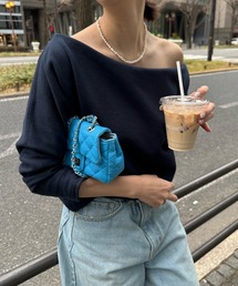 オフショルスウェット