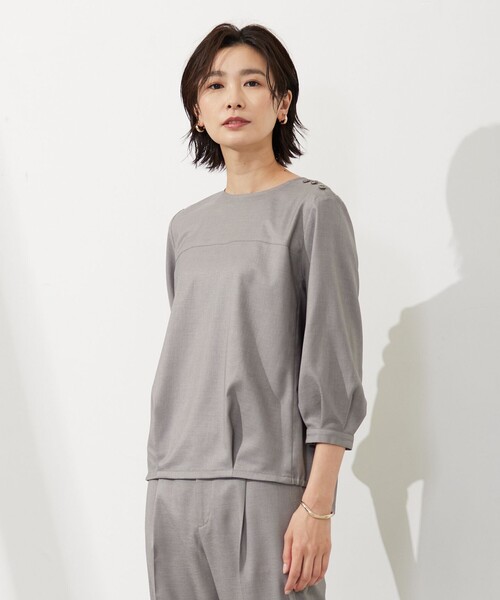 J.PRESS Ladies(J.プレス レディス)の「【セットアップ対応・洗える・UVケア・速乾】OXIJEWELストレッチ ブラウス(シャツ/ブラウス・レディース・ライトグレー系/ネイビー系/ベージュ系・XS)」の2枚目の写真