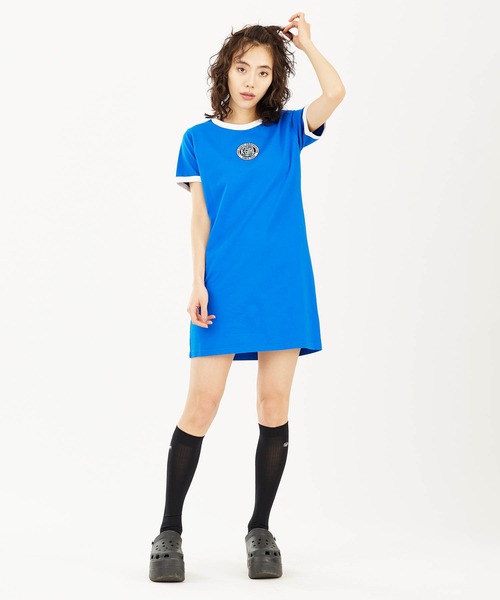 X-girl(エックスガール)の「WORLD LOGO S/S FITTED TEE DRESS(ワンピース・レディース・ブルー/ブラック/ホワイト・S/M)」の3枚目の写真