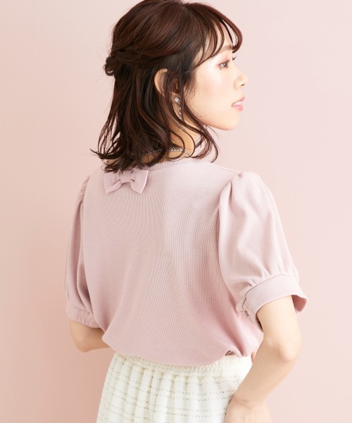 marun（マルン）の「＜大きいサイズ＞ バックリボンパフスリーブカットソー marun（Tシャツ/カットソー・レディース・ブラック/ピンク/オフホワイト・4L/5L/LL/3L/L）」の3枚目の写真