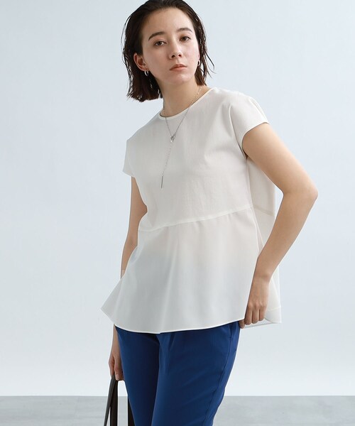 INDIVI（インディヴィ）の「◆【洗える！/SETUP可能/UVケア】麻混ドッキングぺプラムブラウス（シャツ/ブラウス・レディース・ライトグレー系3/ブラック/ホワイト/ブルー系8・13/34/05/15 /38/19）」の2枚目の写真