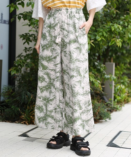 チチカカ(チチカカ)の「リーフプリントパンツ(その他パンツ・レディース・ネイビー/カーキ・FREE)」の1枚目の写真