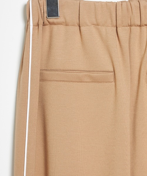 INED CLARO(イネドクラロ)の「Iラインパイピングロングスカート(スカート・レディース・ベージュ/ブラック・フリー)」の6枚目の写真