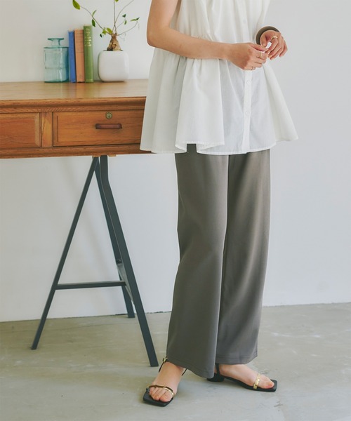 titivate（ティティベイト）の「スリムセミフレアパンツ（その他パンツ・レディース・ライトベージュ/ブラック/チャコール・L/M/S）」の3枚目の写真