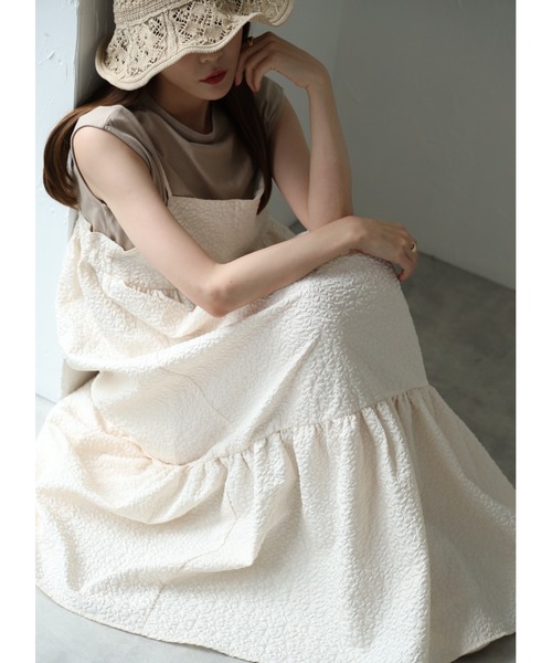 tocco closet(トッコ クローゼット)の「【ZOZO限定】エンボスキャミワンピース(ワンピース・レディース・アイボリー/ブラック・M)」の1枚目の写真