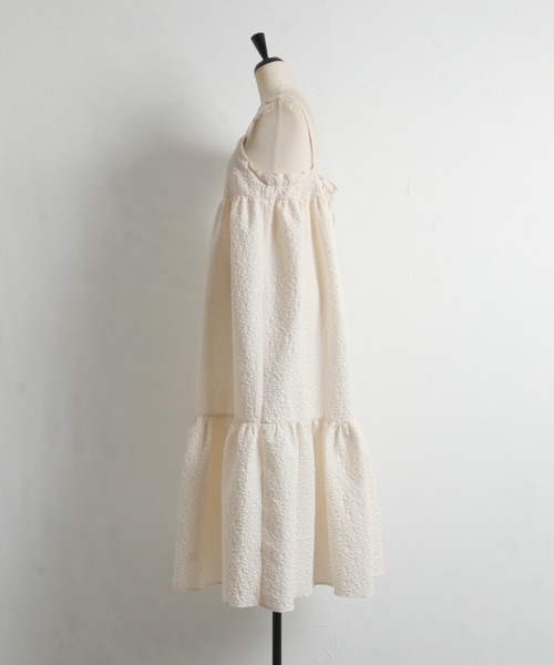 tocco closet(トッコ クローゼット)の「【ZOZO限定】エンボスキャミワンピース(ワンピース・レディース・アイボリー/ブラック・M)」の8枚目の写真