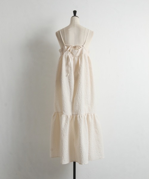 tocco closet(トッコ クローゼット)の「【ZOZO限定】エンボスキャミワンピース(ワンピース・レディース・アイボリー/ブラック・M)」の5枚目の写真