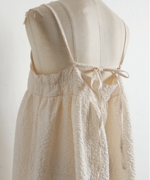 tocco closet(トッコ クローゼット)の「【ZOZO限定】エンボスキャミワンピース(ワンピース・レディース・アイボリー/ブラック・M)」の4枚目の写真