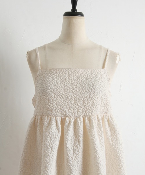 tocco closet(トッコ クローゼット)の「【ZOZO限定】エンボスキャミワンピース(ワンピース・レディース・アイボリー/ブラック・M)」の3枚目の写真