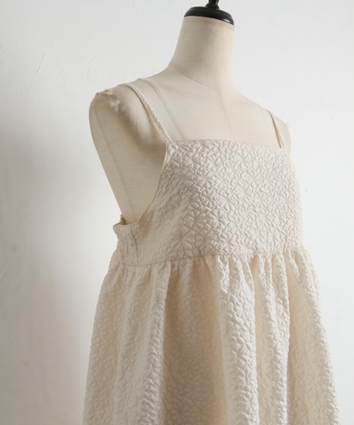 tocco closet(トッコ クローゼット)の「【ZOZO限定】エンボスキャミワンピース(ワンピース・レディース・アイボリー/ブラック・M)」の9枚目の写真