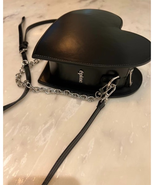 epine(エピヌ)の「epine heart shoulder bag(ショルダーバッグ・レディース・ブラック×ゴールド/ブラック×シルバー・ONESIZE)」の5枚目の写真