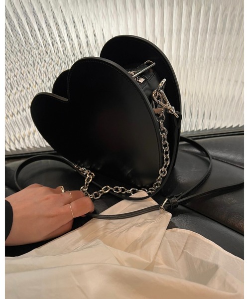 epine(エピヌ)の「epine heart shoulder bag(ショルダーバッグ・レディース・ブラック×ゴールド/ブラック×シルバー・ONESIZE)」の12枚目の写真
