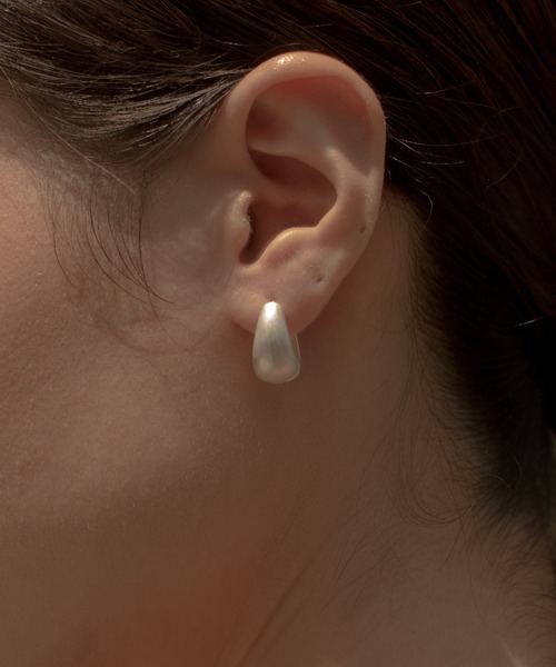 novice（ノーヴィス）の「【novice】Vintage Compact Oval Pierce（ピアス（両耳用）・レディース・シルバー/ゴールド・FREE）」の2枚目の写真
