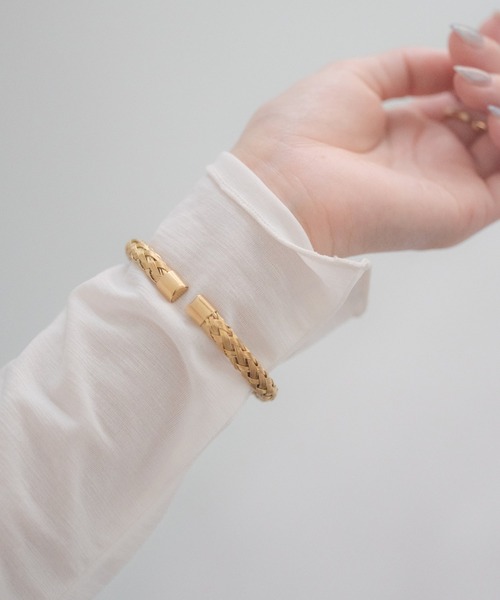 ear PAPILLONNER（イアパピヨネ）の「《金属アレルギー対応》ステンレス編込みバングル（バングル/リストバンド・レディース・シルバー/ゴールド・FREE）」の3枚目の写真