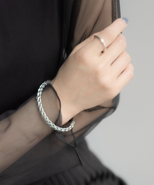 ear PAPILLONNER（イアパピヨネ）の「《金属アレルギー対応》ステンレス編込みバングル（バングル/リストバンド・レディース・シルバー/ゴールド・FREE）」の11枚目の写真