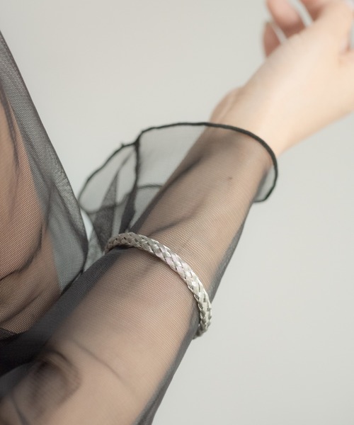 ear PAPILLONNER（イアパピヨネ）の「《金属アレルギー対応》ステンレス編込みバングル（バングル/リストバンド・レディース・シルバー/ゴールド・FREE）」の8枚目の写真