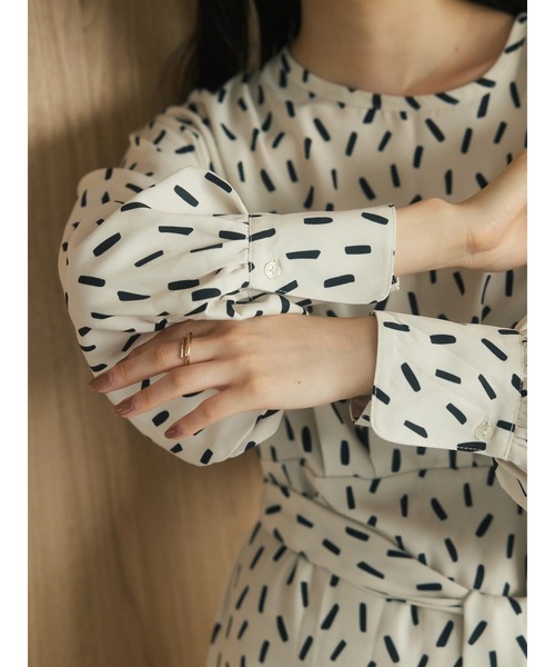 armonia（アルモニーア）の「a.　スクエアドットプリントタックワンピース（ワンピース・レディース・アイボリー/ブラック/イエロー・FREE）」の12枚目の写真