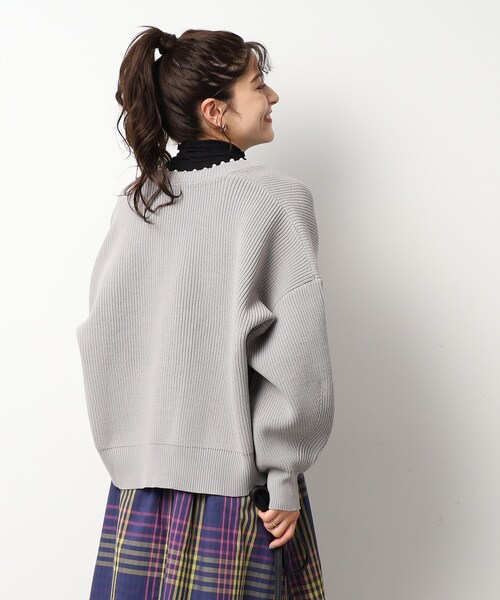 DRESKIP（ドレスキップ）の「◆フェイクパ－ル使い畦編みニットカーディガン（カーディガン/ボレロ・レディース・ブルー/レモンイエロー/ライトグレー/サンドベージュ/ブラック・02/03/04）」の6枚目の写真