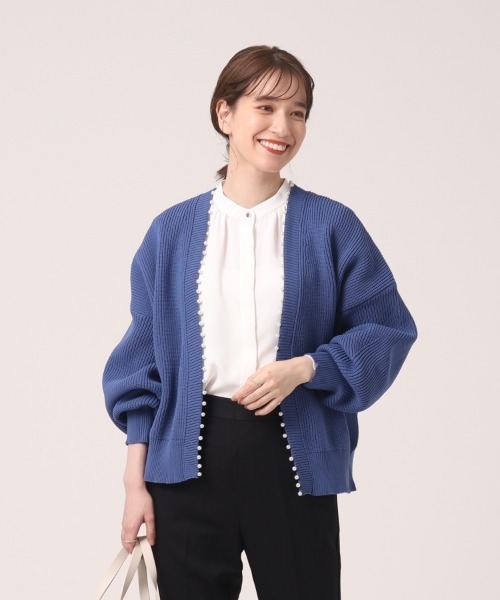 DRESKIP（ドレスキップ）の「◆フェイクパ－ル使い畦編みニットカーディガン（カーディガン/ボレロ・レディース・ブルー/レモンイエロー/ライトグレー/サンドベージュ/ブラック・02/03/04）」の4枚目の写真