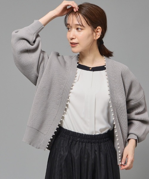 DRESKIP（ドレスキップ）の「◆フェイクパ－ル使い畦編みニットカーディガン（カーディガン/ボレロ・レディース・ブルー/レモンイエロー/ライトグレー/サンドベージュ/ブラック・02/03/04）」の3枚目の写真