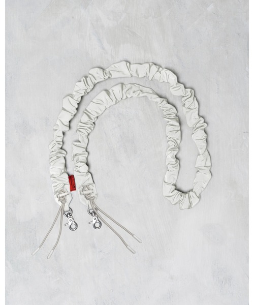 Topologie（トポロジー）の「Bungee Strap【ストラップ単体】（スマホグッズ・レディース・ブラック/アーミー/ベージュ/ブルー/ホワイト/グレー/レッド/モスグリーン/ブルー系その他/ミント/オレンジ/ホワイト系その他/ベージュ系その他/ピンク・FREE）」の2枚目の写真