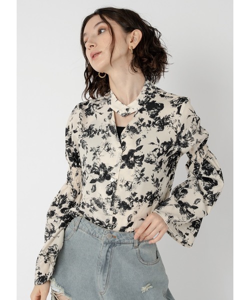 Adoon plain（アドーンプレーン）の「トライアングルネックブラウス（シャツ/ブラウス・レディース・ホワイト/オフホワイト/ブラック/その他・FREE）」の3枚目の写真