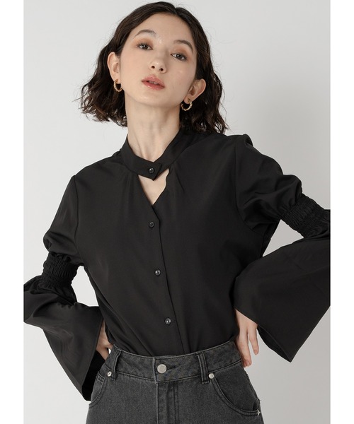 Adoon plain（アドーンプレーン）の「トライアングルネックブラウス（シャツ/ブラウス・レディース・ホワイト/オフホワイト/ブラック/その他・FREE）」の4枚目の写真