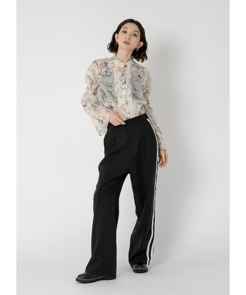 Adoon plain（アドーンプレーン）の「トライアングルネックブラウス（シャツ/ブラウス・レディース・ホワイト/オフホワイト/ブラック/その他・FREE）」の12枚目の写真