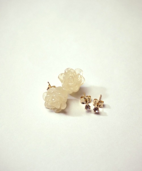 misto accessories（ミストアクセサリーズ）の「ROSE&GRAIN pierces　ローズピアス・一粒ピアス 2ピースセット（ピアス（両耳用）・レディース・ホワイト/レッド/ピンク・FREE）」の4枚目の写真