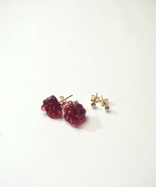 misto accessories（ミストアクセサリーズ）の「ROSE&GRAIN pierces　ローズピアス・一粒ピアス 2ピースセット（ピアス（両耳用）・レディース・ホワイト/レッド/ピンク・FREE）」の5枚目の写真