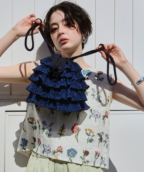 ELLEgirl(エルガール)の「《新色・再入荷》ラメプリーツフリル巾着バッグ【ELLEgirl/エル ガール】(ハンドバッグ・レディース・グリーン/ブルー/アンティークゴールド/レッド/ライム/ダークブルー・FREE)」の4枚目の写真