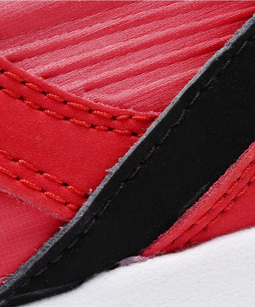 PUMA（プーマ）の「R698 MATT & SHINE (UNISEX)（スニーカー・メンズ・ピンク/ライトブルー/ブルー/ブラック/レッド・23.0cm/25.5cm/24.5cm/22.5cm/27.5cm/23.5cm/26.0cm/25.0cm/26.5cm/24.0cm/27.0cm/29.0cm/28.0cm/28.5cm）」の14枚目の写真