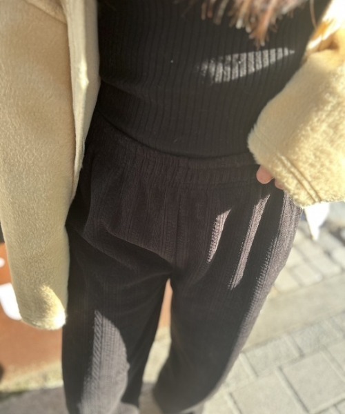 ipugo(イプゴ)の「ipugo/イプゴ ケーブル柄裏起毛ワイルドパンツ(スウェットパンツ・レディース・ブラック/アイボリー・FREE)」の8枚目の写真